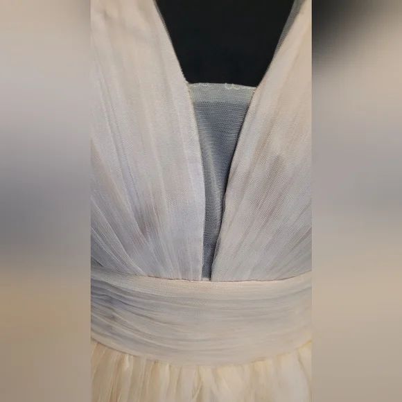 Elegant Cream Layered Tulle Evening Gown - Picture 8 of 16